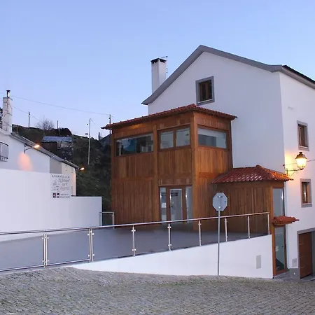 Penzion Casa Do Telheiro Sabugueiro (Guarda)